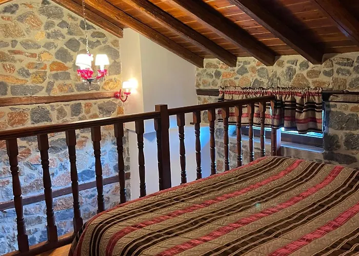 Gioras Hotel 2*